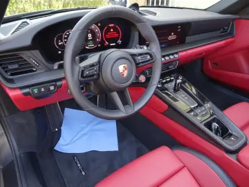 PORSCHE 992.2 Carrera 4 GTS T-Hybrid Cabrio 6.000 km !