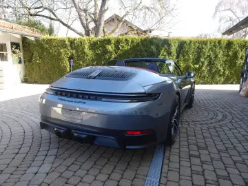 PORSCHE 992.2 Carrera 4 GTS T-Hybrid Cabrio 6.000 km !