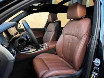 BMW X5 xDr45e M Sport PANO-SKY B&W 3xTV Sitzkl 360