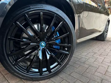 BMW X5 xDr45e M Sport PANO-SKY B&W 3xTV Sitzkl 360