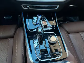 BMW X5 xDr45e M Sport PANO-SKY B&W 3xTV Sitzkl 360