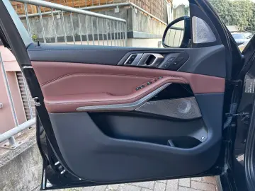 BMW X5 xDr45e M Sport PANO-SKY B&W 3xTV Sitzkl 360