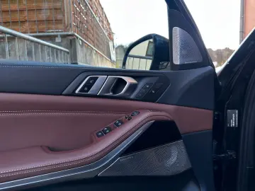 BMW X5 xDr45e M Sport PANO-SKY B&W 3xTV Sitzkl 360