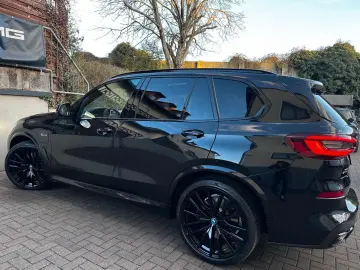 BMW X5 xDr45e M Sport PANO-SKY B&W 3xTV Sitzkl 360