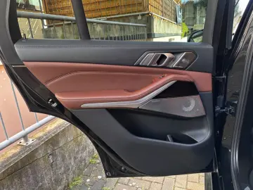 BMW X5 xDr45e M Sport PANO-SKY B&W 3xTV Sitzkl 360