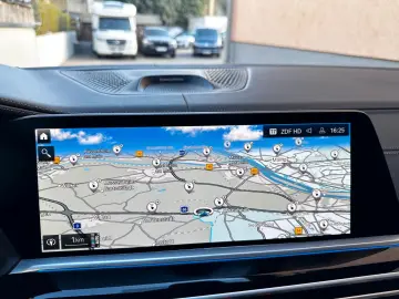 BMW X5 xDr45e M Sport PANO-SKY B&W 3xTV Sitzkl 360