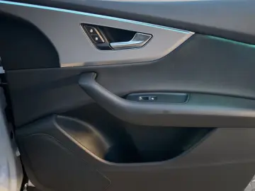 AUDI Q8 55 TFSI quattro tiptronic Garantie 12 2028