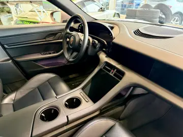 PORSCHE Taycan Panorama Keyless 75 JahrePaket APPROVED