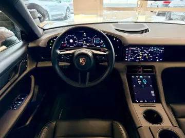 PORSCHE Taycan Panorama Keyless 75 JahrePaket APPROVED