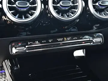 MERCEDES-BENZ CLA 250 e SB Special Ed. AMG Line Spec…