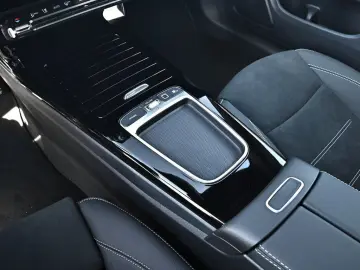 MERCEDES-BENZ CLA 250 e SB Special Ed. AMG Line Spec…