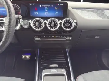 MERCEDES-BENZ GLA 250 e  AMG Hybrid Ambiente Kamera CarPlay