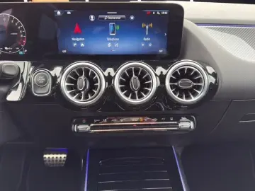 MERCEDES-BENZ GLA 250 e  AMG Hybrid Ambiente Kamera CarPlay