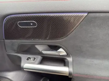 MERCEDES-BENZ GLA 250 e  AMG Hybrid Ambiente Kamera CarPlay