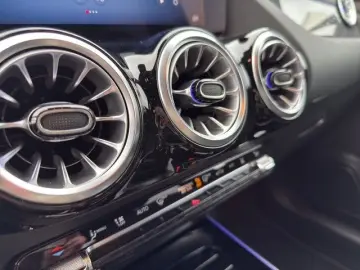 MERCEDES-BENZ GLA 250 e  AMG Hybrid Ambiente Kamera CarPlay