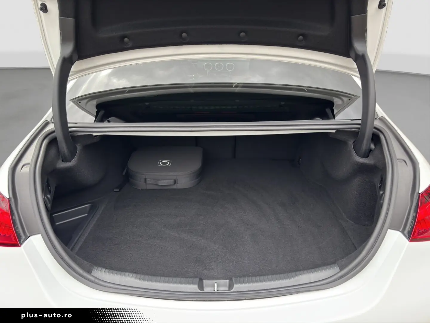 MERCEDES-BENZ C 300 e AMG AHK Digi-Light Pano Burmes&hellip;