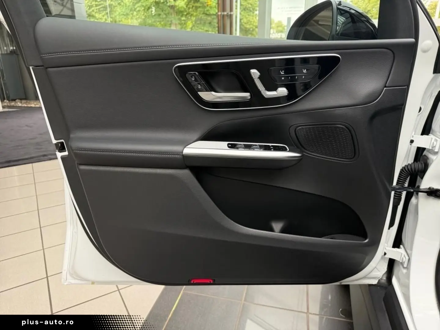 MERCEDES-BENZ GLC 300 e 4M AMG NIGHT PANO HUD AHK MBUX