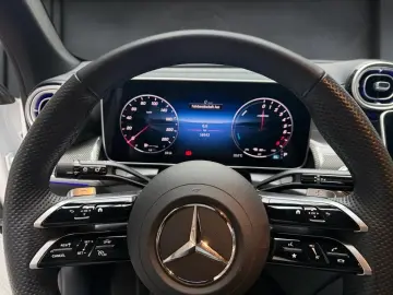 MERCEDES-BENZ GLC 300 e 4M AMG NIGHT PANO HUD AHK MBUX