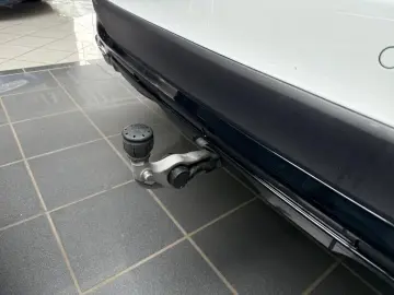 MERCEDES-BENZ GLC 300 e 4M AMG NIGHT PANO HUD AHK MBUX