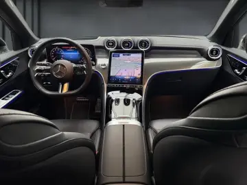 MERCEDES-BENZ GLC 300 e 4M AMG NIGHT PANO HUD AHK MBUX