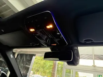 MERCEDES-BENZ GLC 300 e 4M AMG NIGHT PANO HUD AHK MBUX