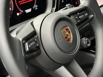 Porsche Cayenne E-Hybrid PANO BOSE SHZ