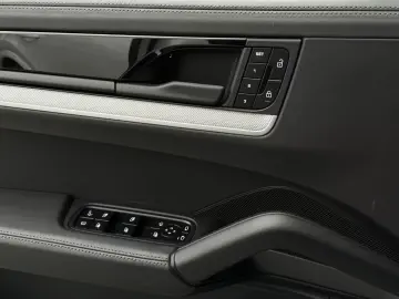 Porsche Cayenne E-Hybrid PANO BOSE SHZ