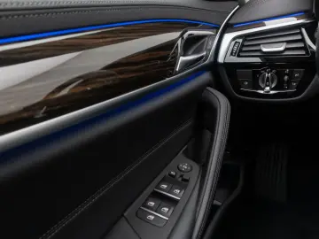 BMW 530d xD Luxury Line DAB HUD Kamera Sport Alarm