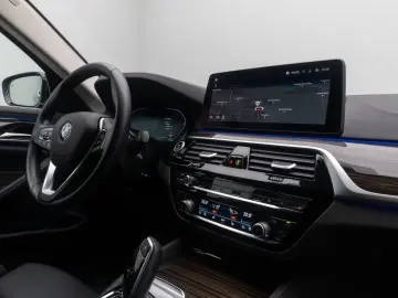 BMW 530d xD Luxury Line DAB HUD Kamera Sport Alarm