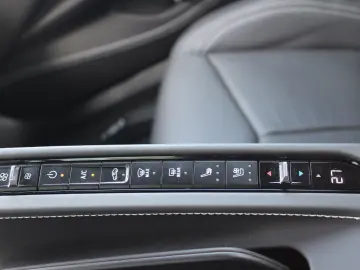 CORVETTE C8 Stingray Cabrio 3LT Z51 6 2l V8   Front Lift