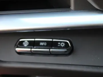 CORVETTE C8 Stingray Cabrio 3LT Z51 6 2l V8   Front Lift