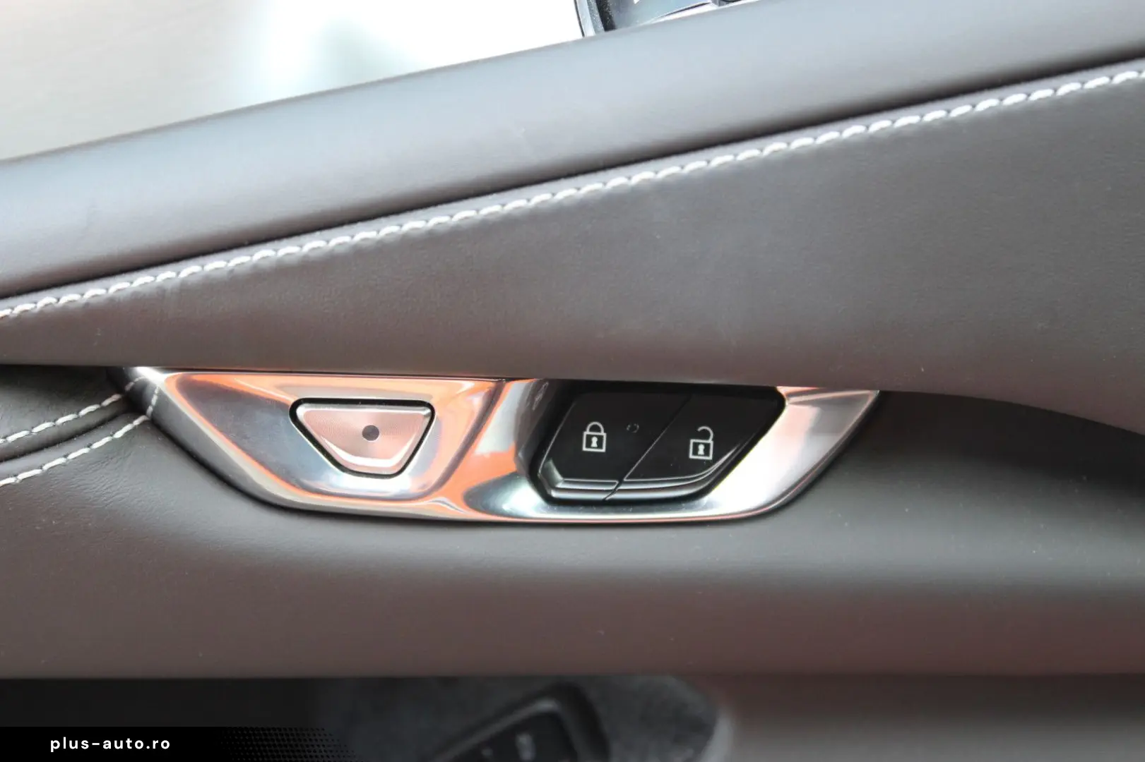 CORVETTE C8 Stingray Cabrio 3LT Z51 6 2l V8   Front Lift