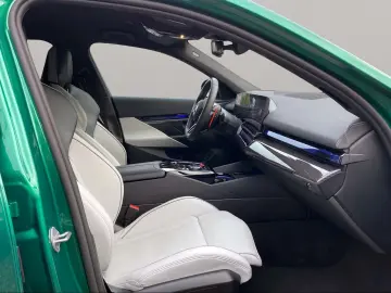 BMW M5 Touring Bowers&W VentilatedS IcGlow 360