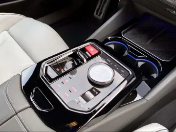 BMW M5 Touring Bowers&W VentilatedS IcGlow 360