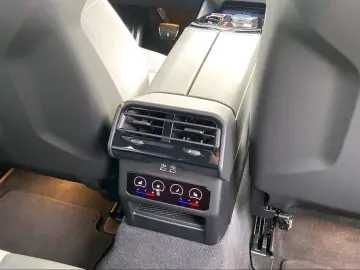 BMW M5 Touring Bowers&W VentilatedS IcGlow 360