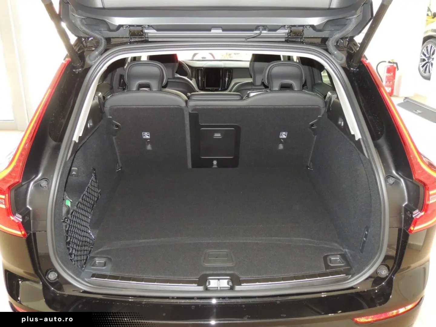 VOLVO XC60 Recharge T6 AWD Plus Dark Klima Navi Leder