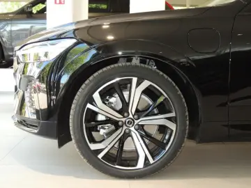 VOLVO XC60 Recharge T6 AWD Plus Dark Klima Navi Leder