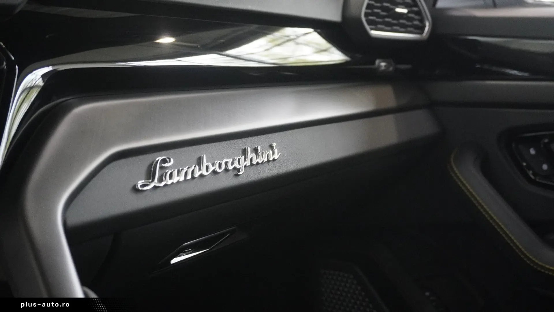 LAMBORGHINI Urus  4.0 V8 Sport PANO SOFT B&O 23