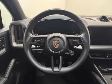Porsche Cayenne E-Hybrid  Vierradlenkung