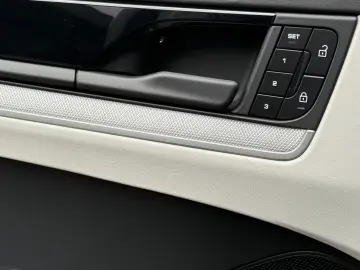 Porsche Cayenne S SPORTABGAS BOSE 22