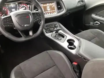 Dodge Challenger R T 5.7 HEMI V8   Last Call