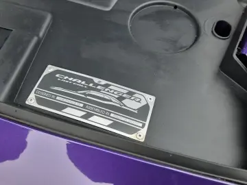 Dodge Challenger R T 5.7 HEMI V8   Last Call