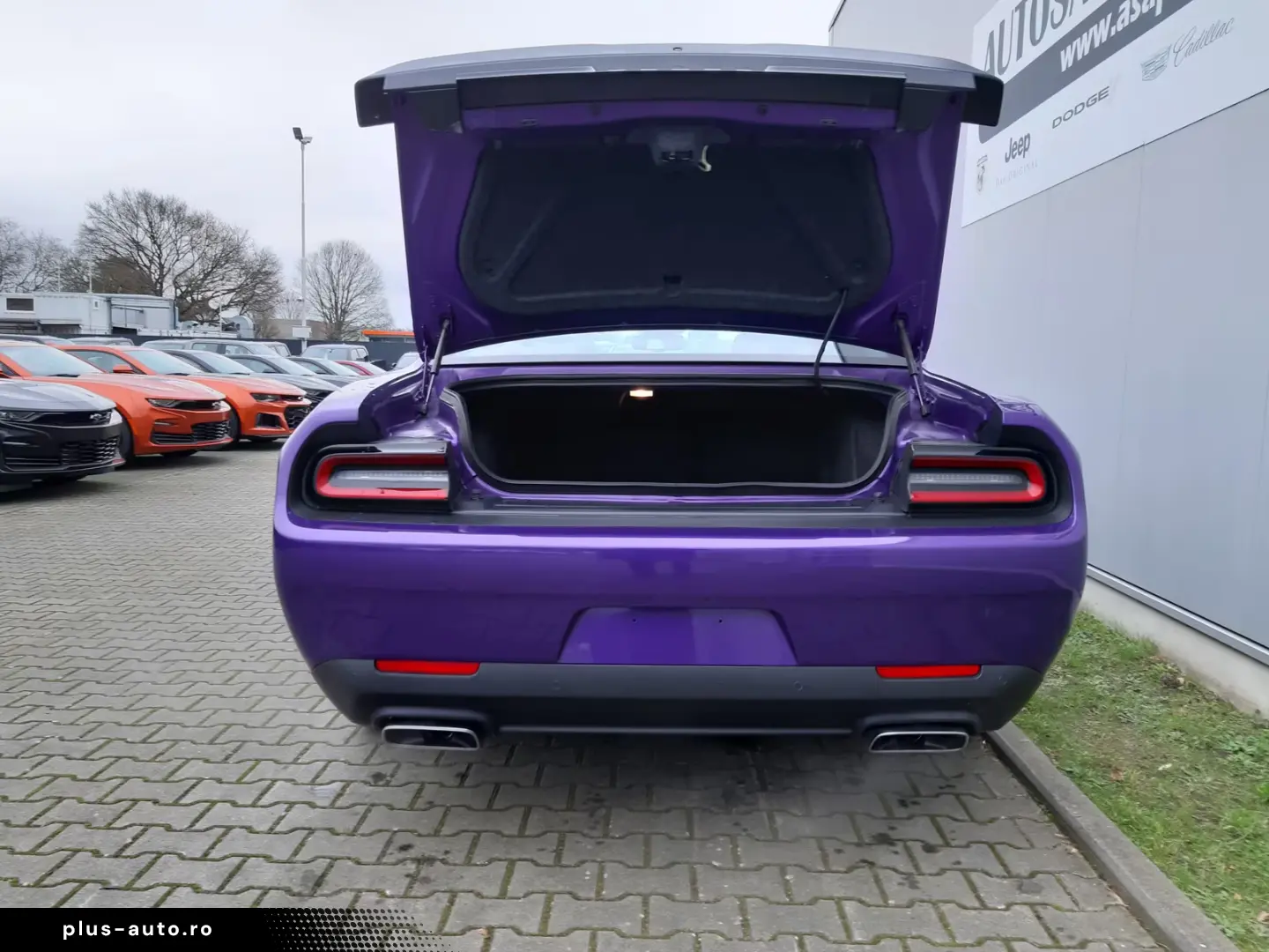 Dodge Challenger R T 5.7 HEMI V8   Last Call