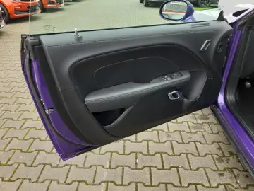 Dodge Challenger R T 5.7 HEMI V8   Last Call