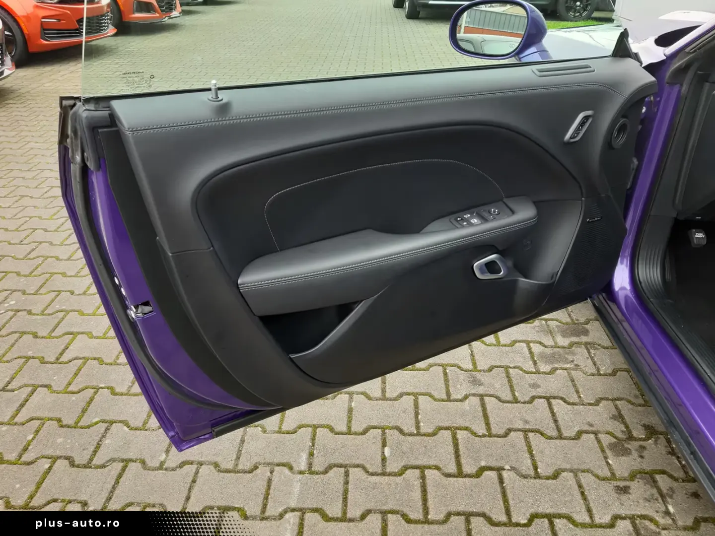 Dodge Challenger R T 5.7 HEMI V8   Last Call