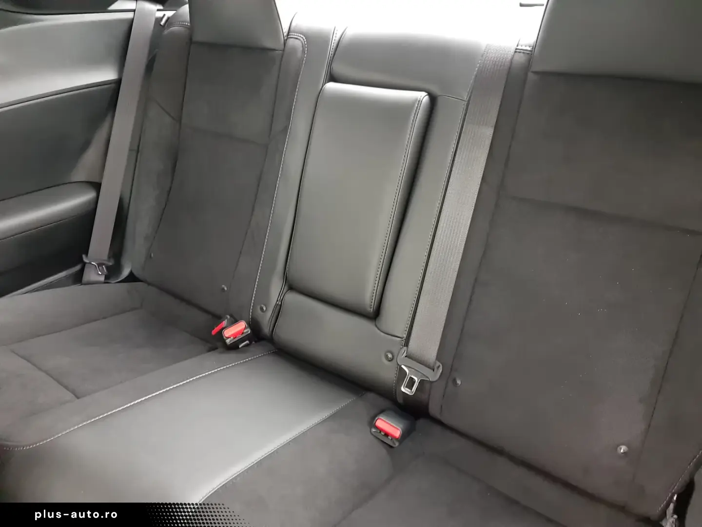 Dodge Challenger R T 5.7 HEMI V8   Last Call