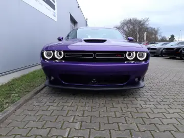 Dodge Challenger R T 5.7 HEMI V8   Last Call