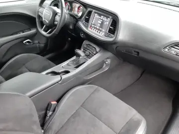 Dodge Challenger R T 5.7 HEMI V8   Last Call