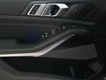 BMW X5 xDrive 40d M-Sport Pro LUFT SOFT-CL PANO AHK