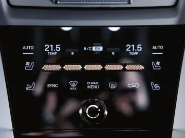 PORSCHE Macan Turbo Panoramadach Sport Chrono